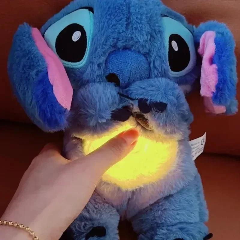 Boneco de Peluche Stitch com luz suave e melodia, ideal para crianças - Universo Mix