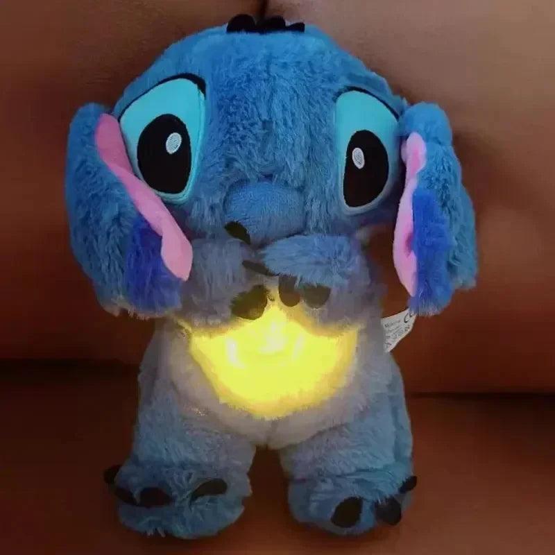 Boneco de Peluche Stitch com luz suave e melodia, ideal para crianças - Universo Mix